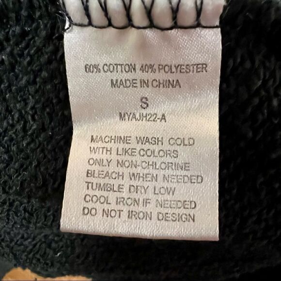 Disney black red white Mickey Mouse logo long sleeve pullover sweatshirt top S - Picture 4 of 4